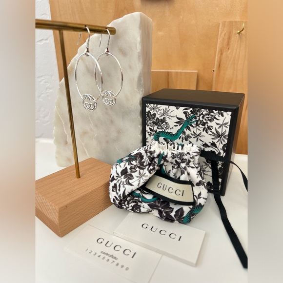 NIB GUCCI GG Britt 925 Silver Hoop Earrings w/ Pouch - Picture 2 of 15
